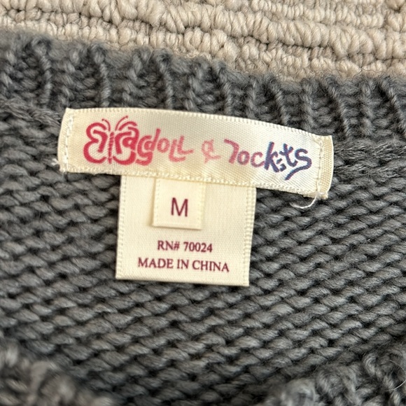 Girls ragdoll and rockets brand distressed, looking gray sweater size medium - Picture 3 of 4